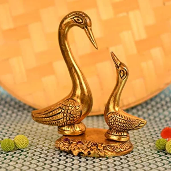 Handicrafts Metal Swan Pair
